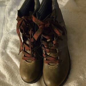 Pop Brown Combat Boots with Red Laces